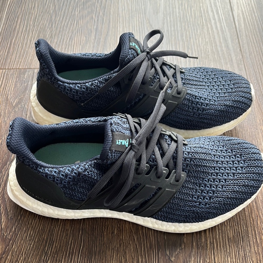Adidas UltraBoost Size 6.5 Women’s Navy Blue Black